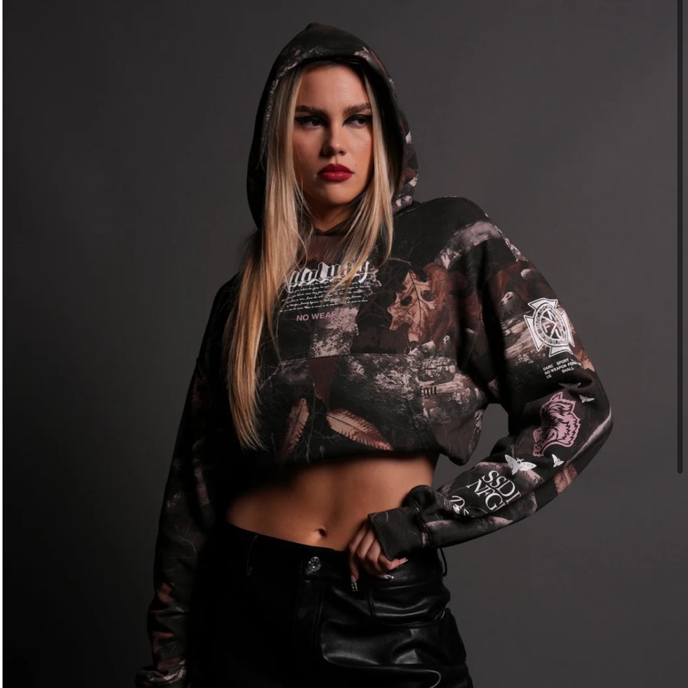 CREATE YOUR OWN LIFE "OWEN" (CROPPED) HOODIE IN DARC BROWN WOODLAND CAMO